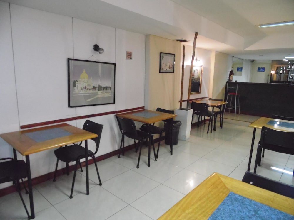 Hotel Adrazi 33/40