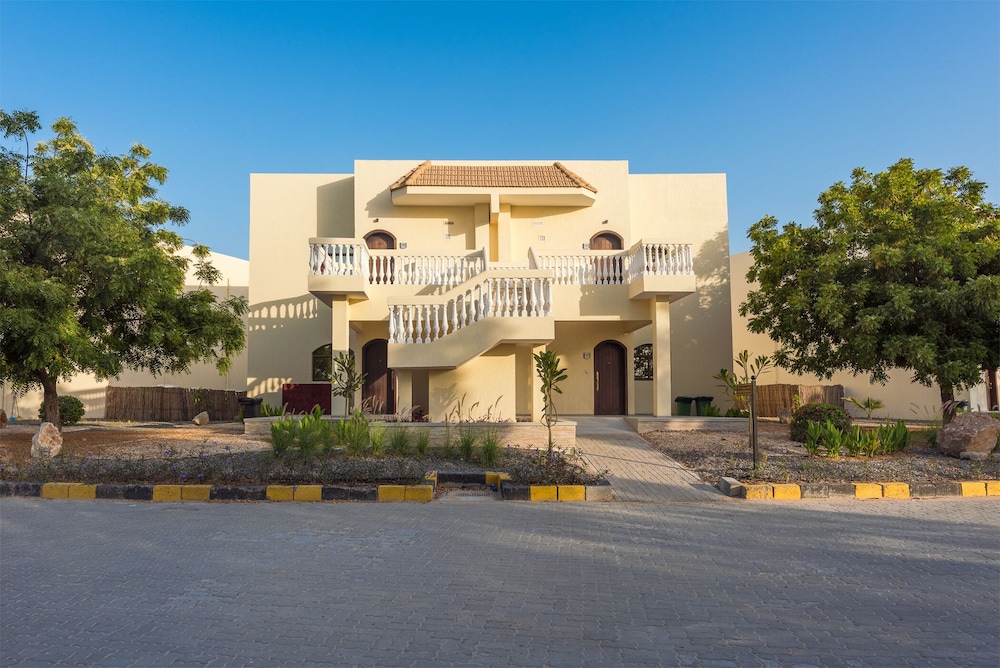 Barracuda Resort 5/52