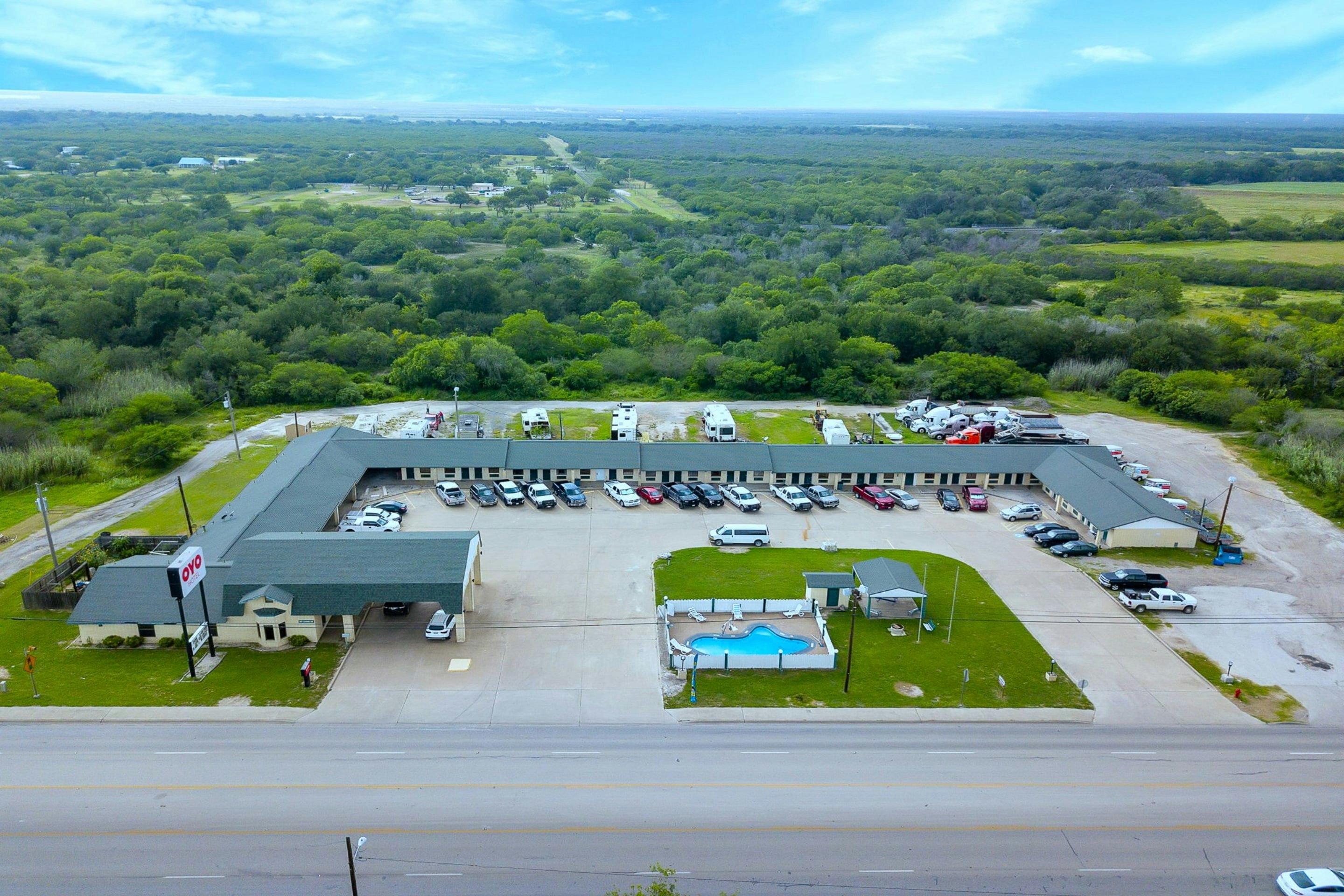 Three Rivers Executive Inn & Suites By OYO in THREE RIVERS - TX