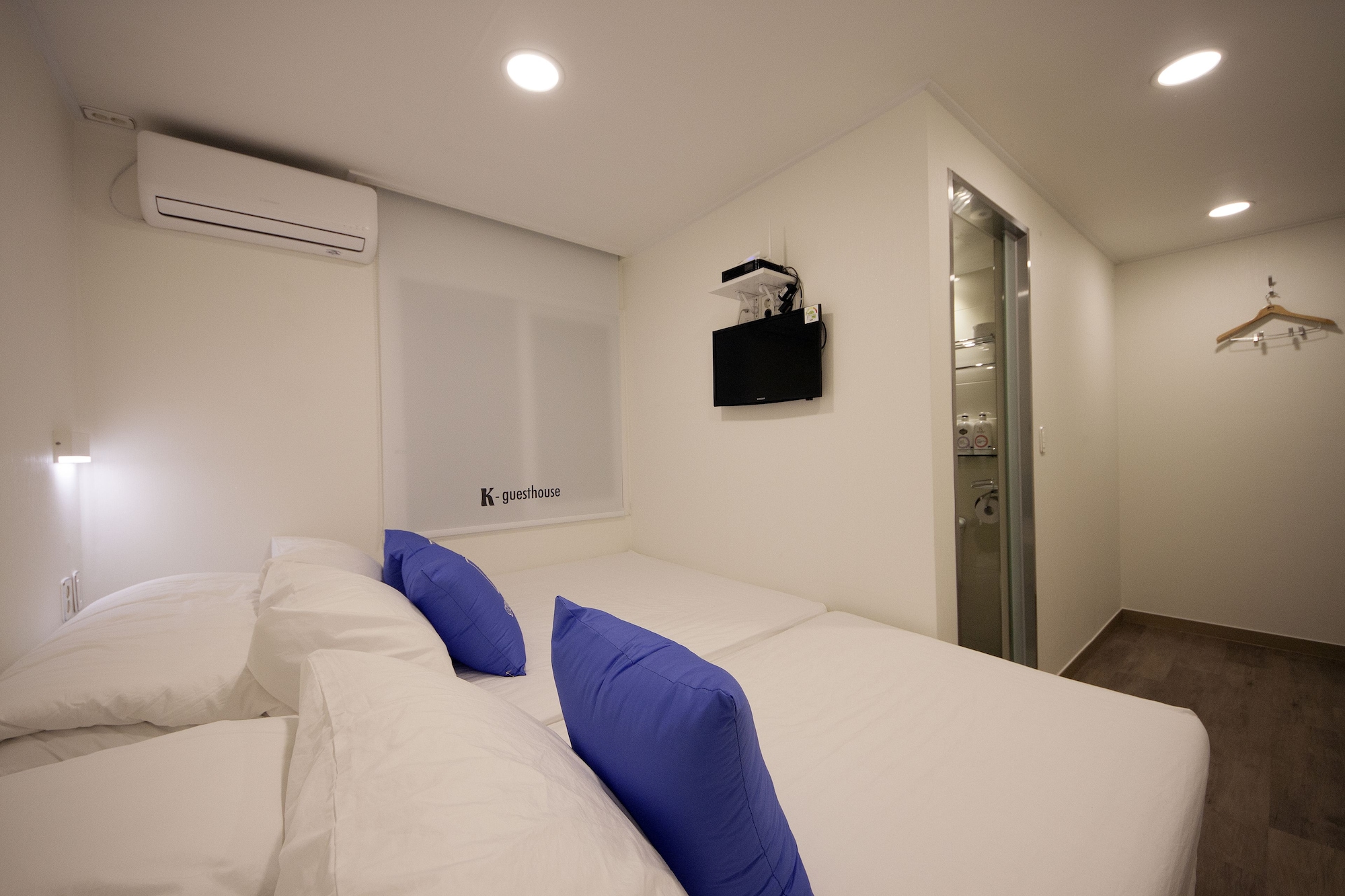 1 BEDROOM, STANDARD, TRIPLE