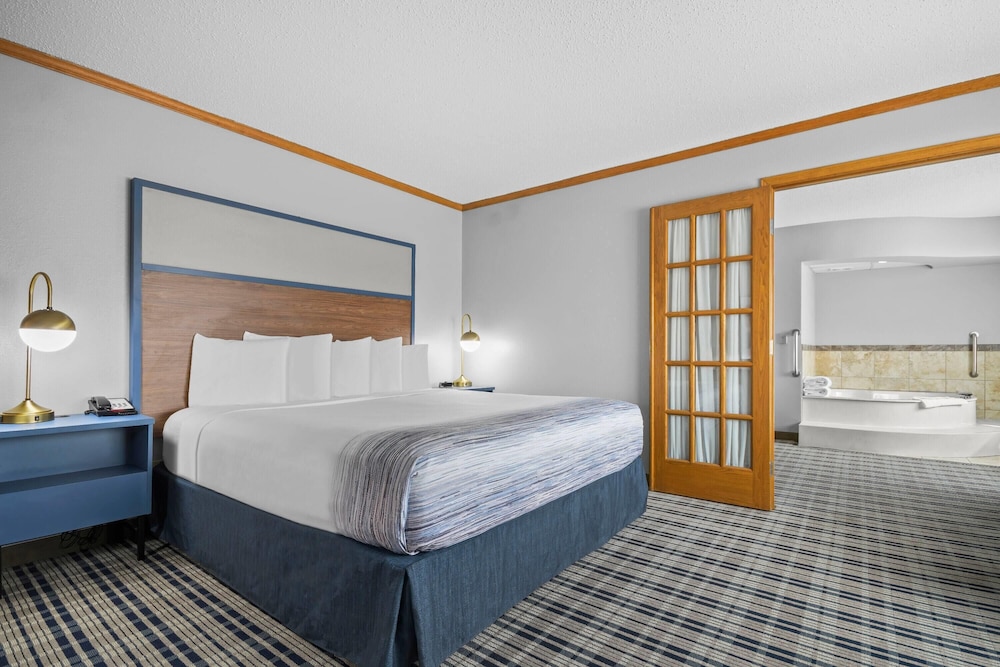 1 Bedroom, Superior, Suite, King Bed
