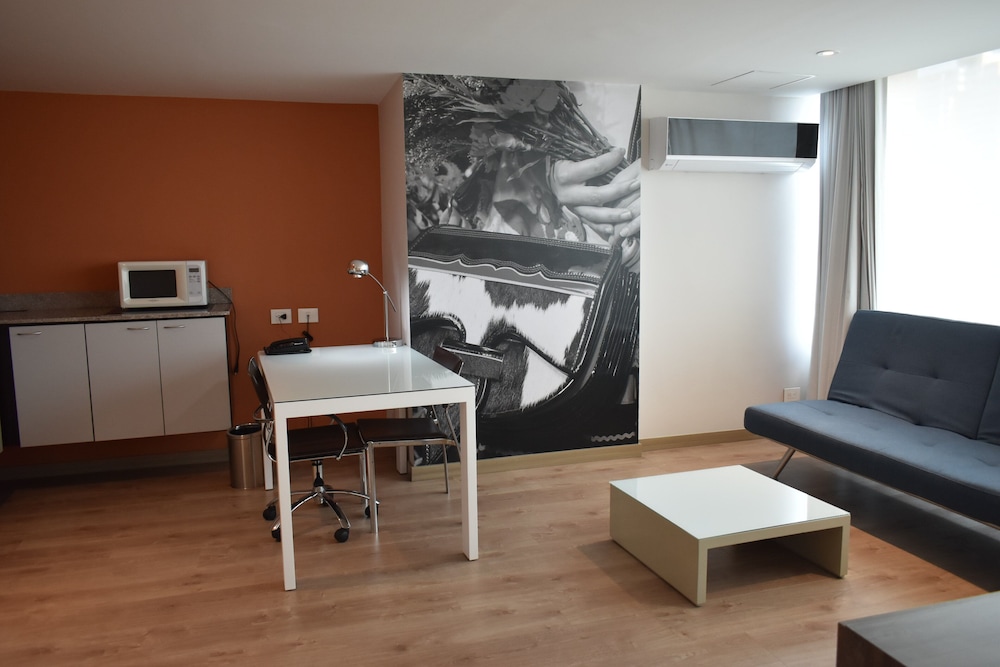 HOLIDAY INN EXPRESS MEDELLIN 33/65