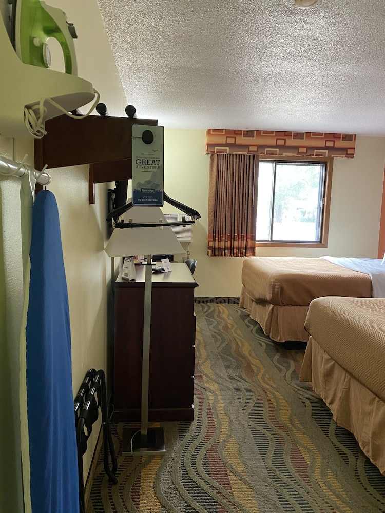 Travelodge by Wyndham La Porte/Michigan City Area 27/50