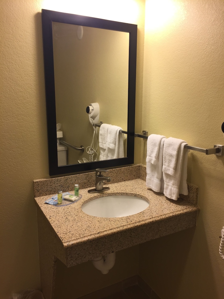 Cobblestone Inn Amp Suites Waverly 33/61