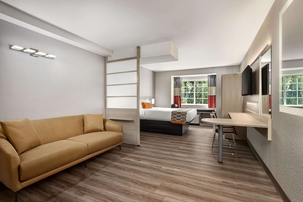 Microtel Inn And Suites Raleigh 37/60