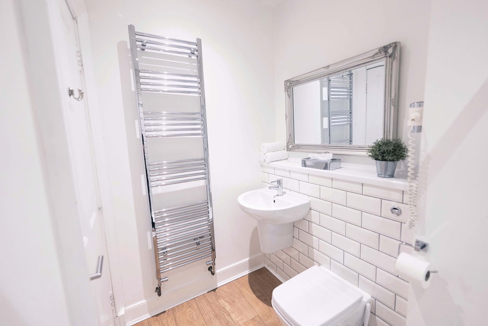 Hanover 71 Suites 36/39