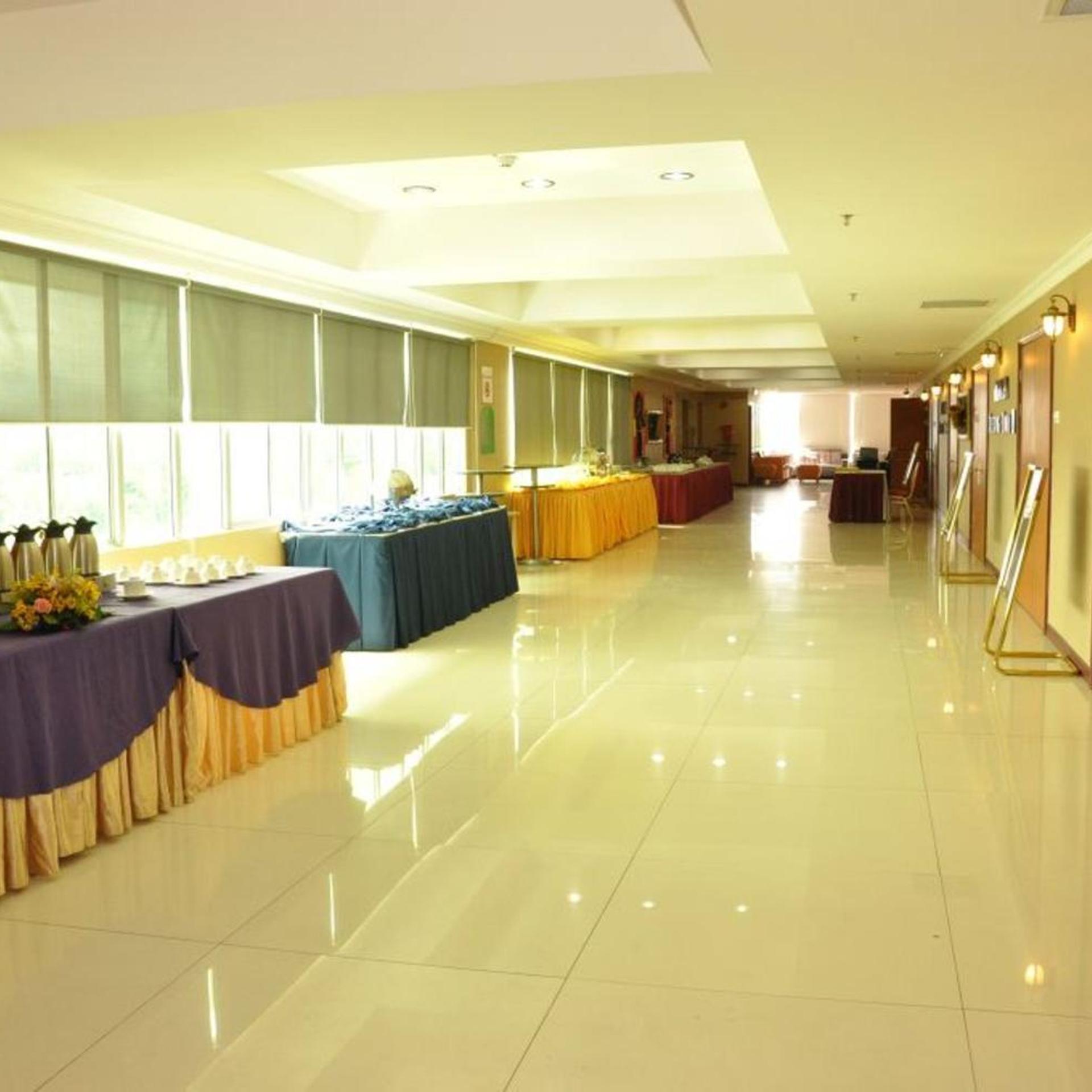 Tang Dynasty Park Hotel 8/50