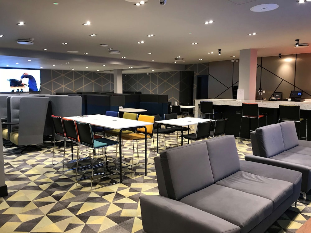 VILLAGE BIRMINGHAM WALSALL - HOTEL & LEISURE CLUB 54/58