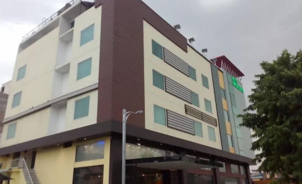 Oyo 7130 Hotel Broadway 6/50