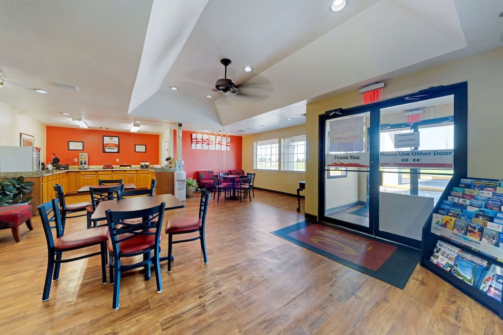 Econo Lodge Pryor 36/58