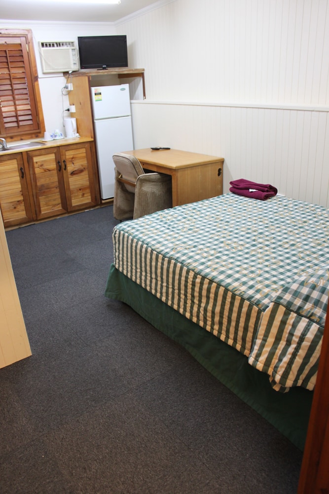 BRISBANE MANOR HOTEL 36/60