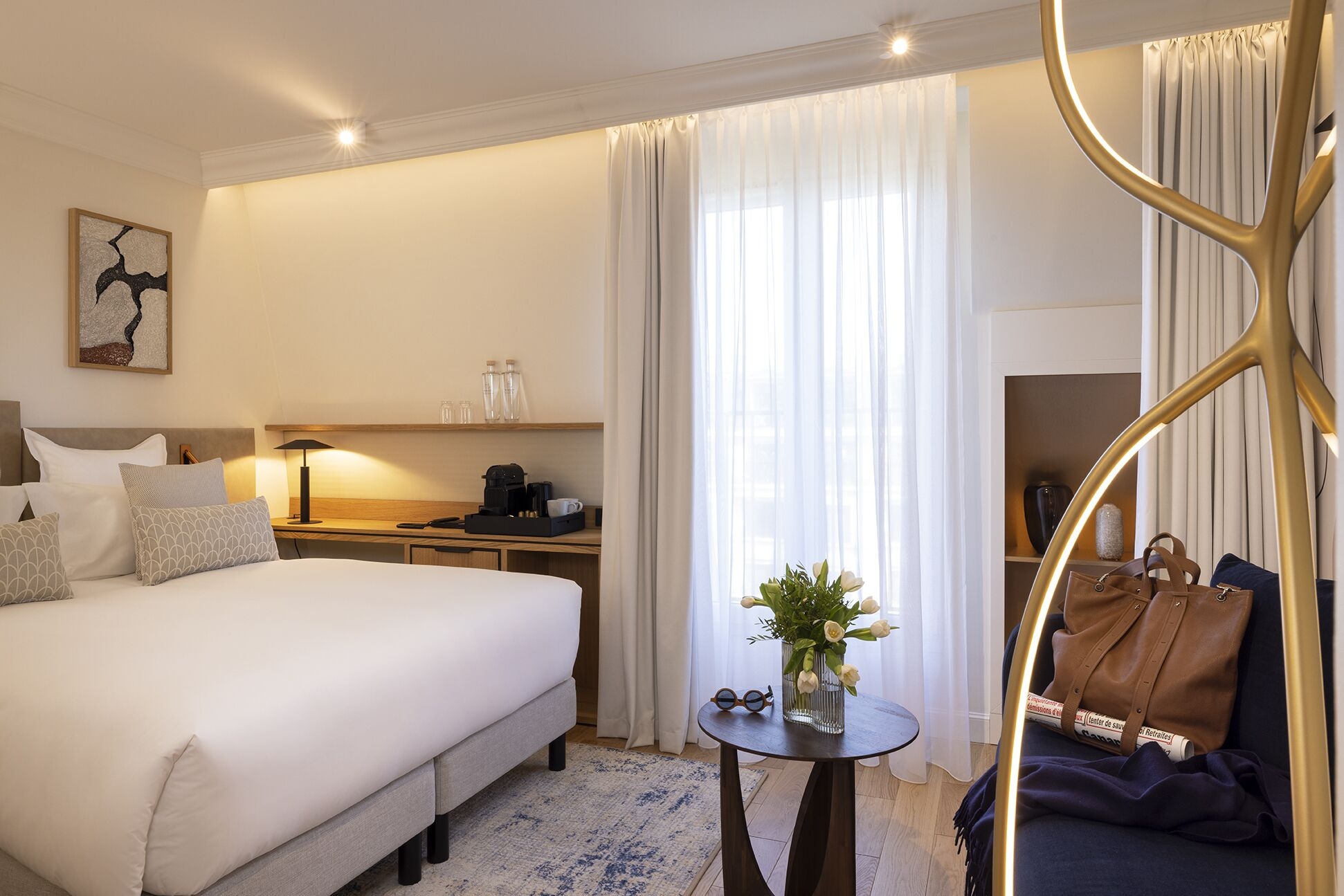 PREMIUM, QUEEN BED