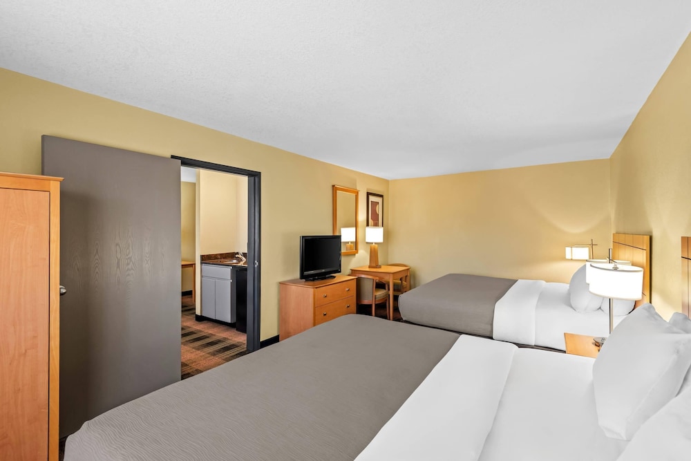 Quality Inn & Suites Des Moines Airport 14/50