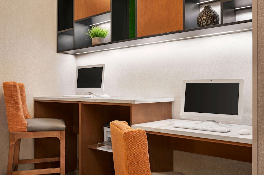 La Quinta Inn & Suites By Wyndham Marysville 50/57