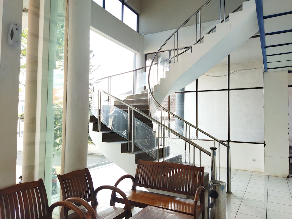 Hotel Kencana Jaya by ZUZU 38/50