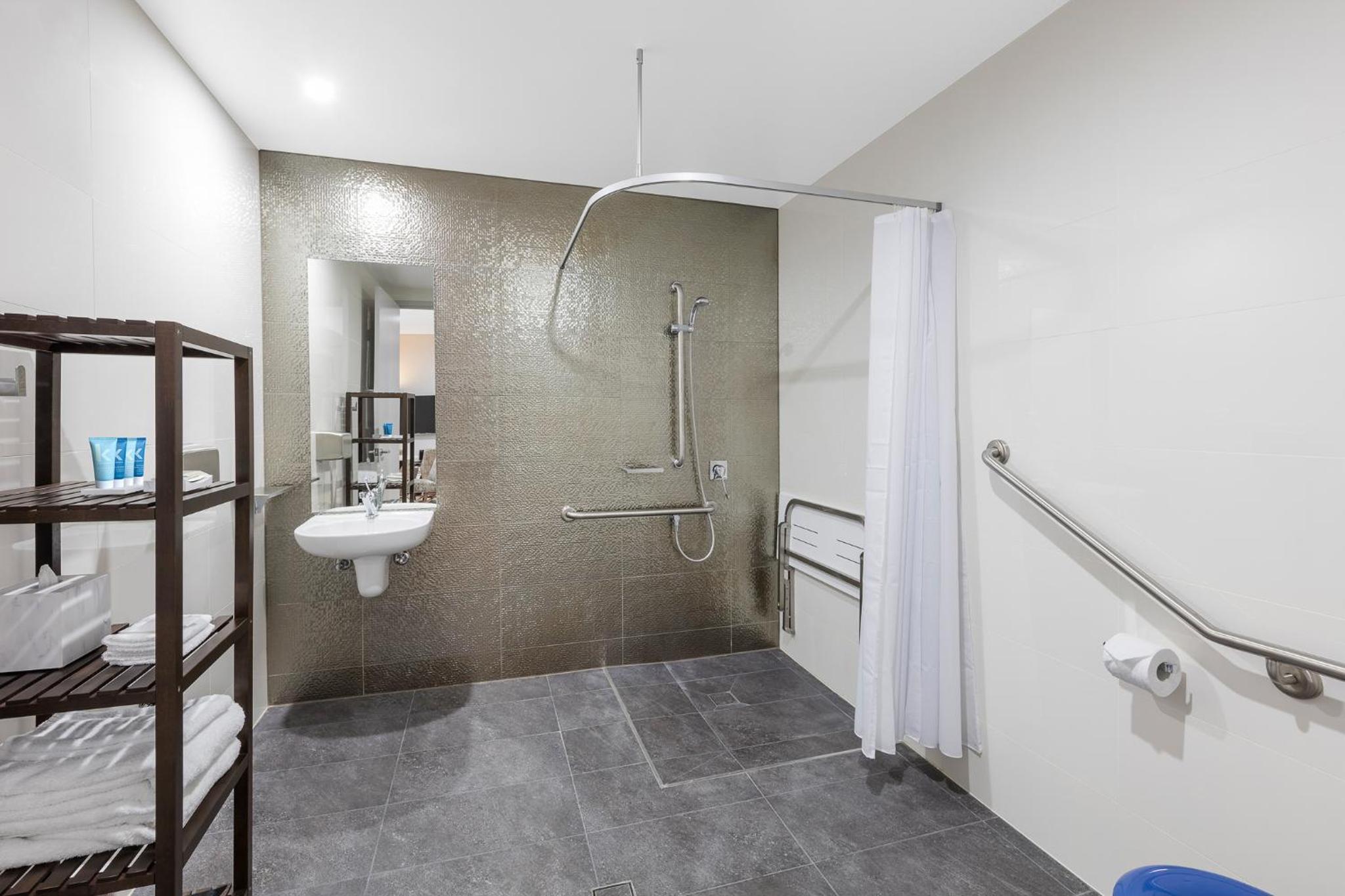 جناح بسرير كينج بغرفة نوم واحدة لذوي الإعاقة، Meriton Suites Church Street Parramatta 3/3