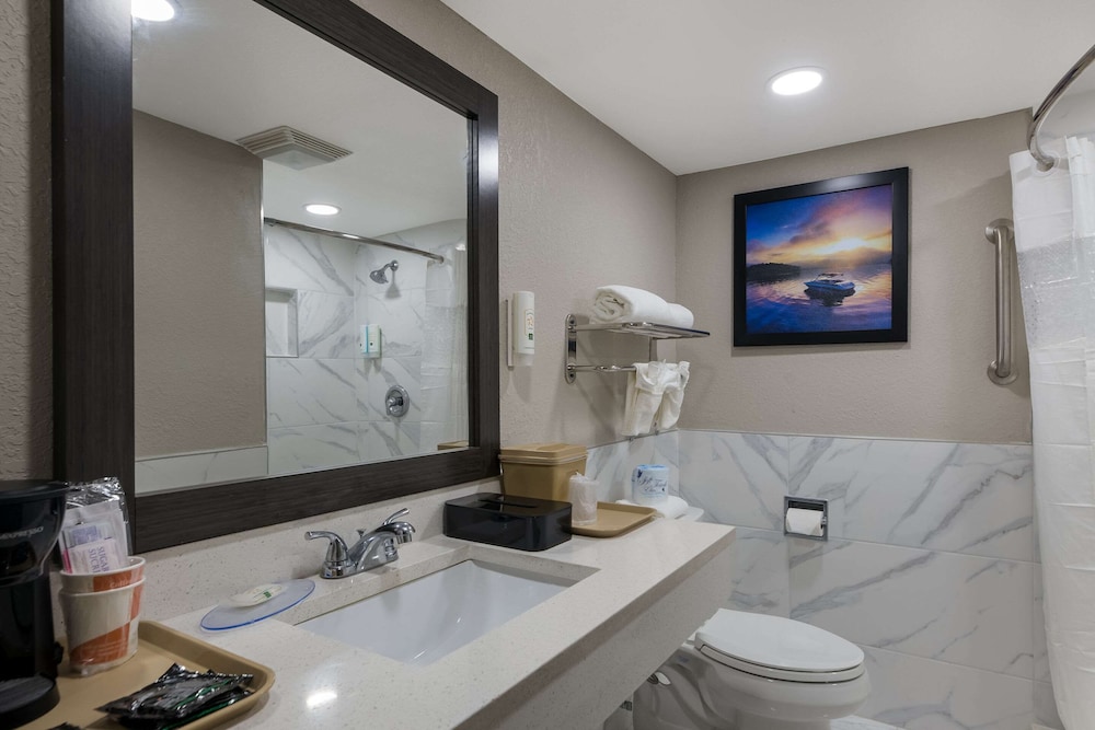 غرفة قياسية بسريرين مزدوجين للمدخنين، Quality Inn & Suites Altamonte Springs Orlando-North 4/6