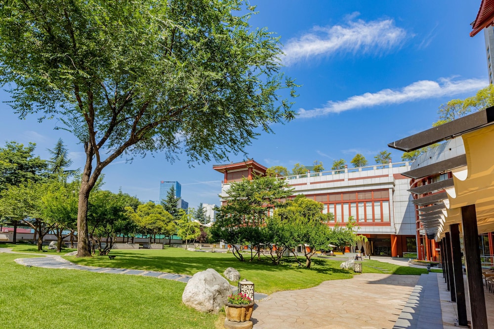 Shangri-La Xian 47/50