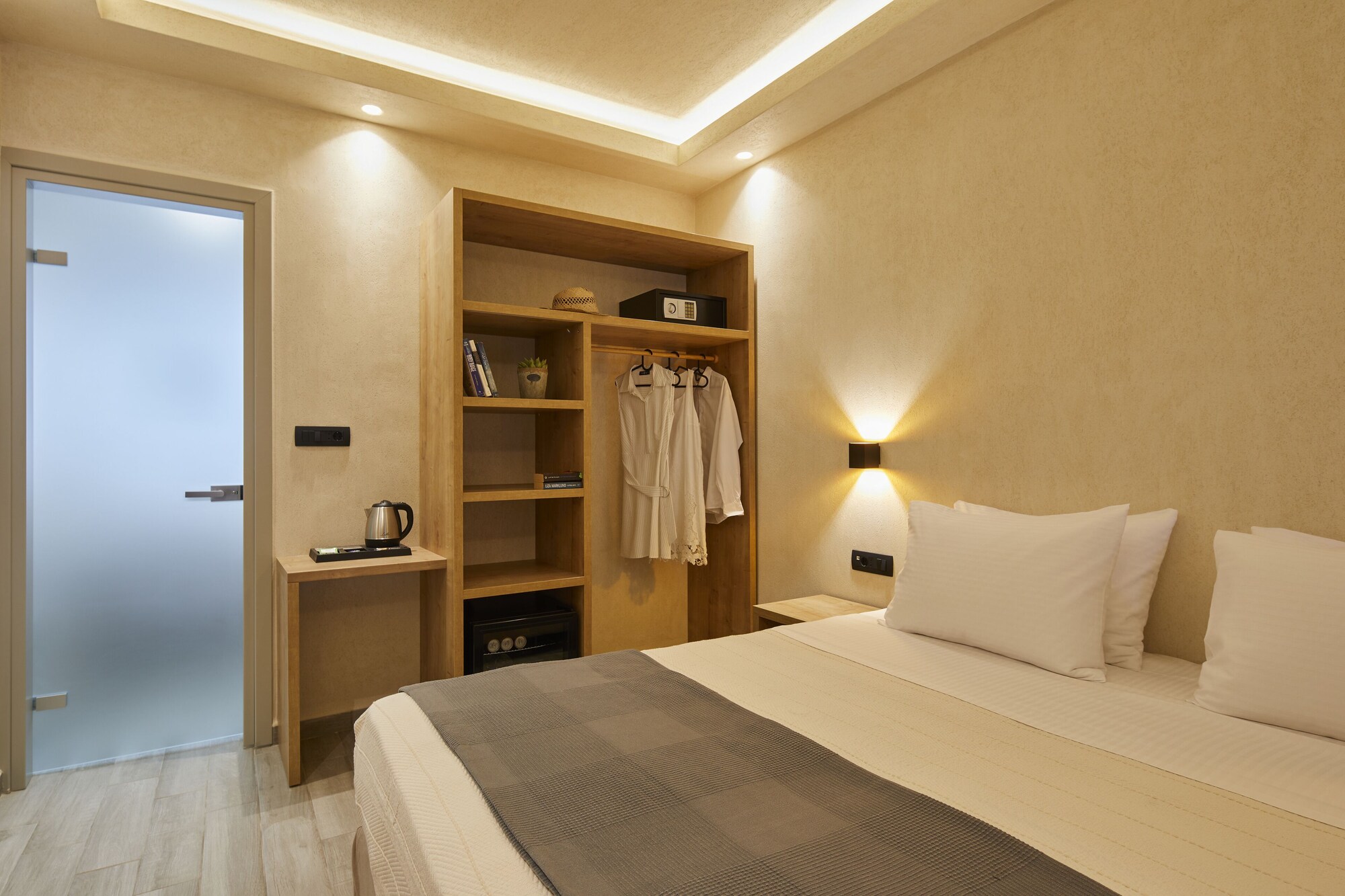 DELUXE, DOUBLE OR TWIN BED, SEA VIEW