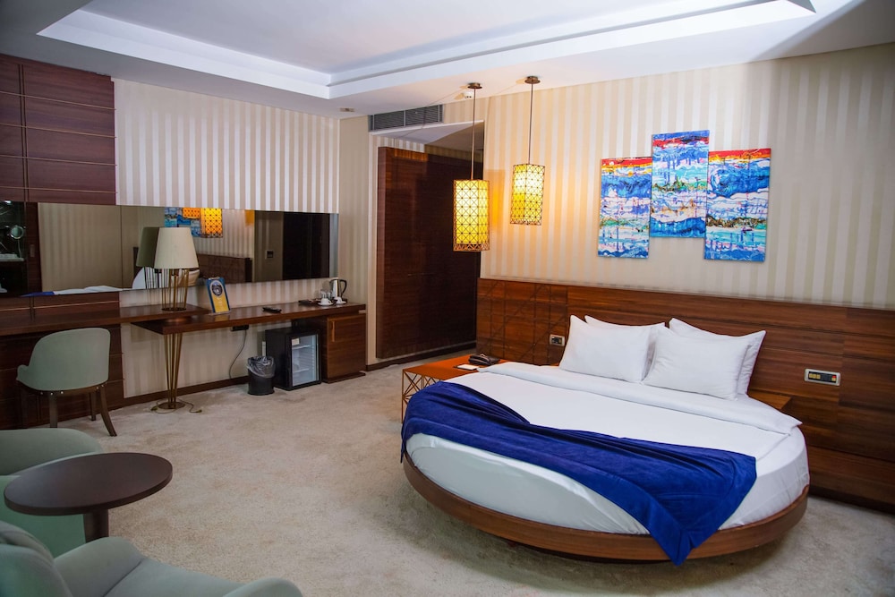 Gold Majesty Hotel 13/63