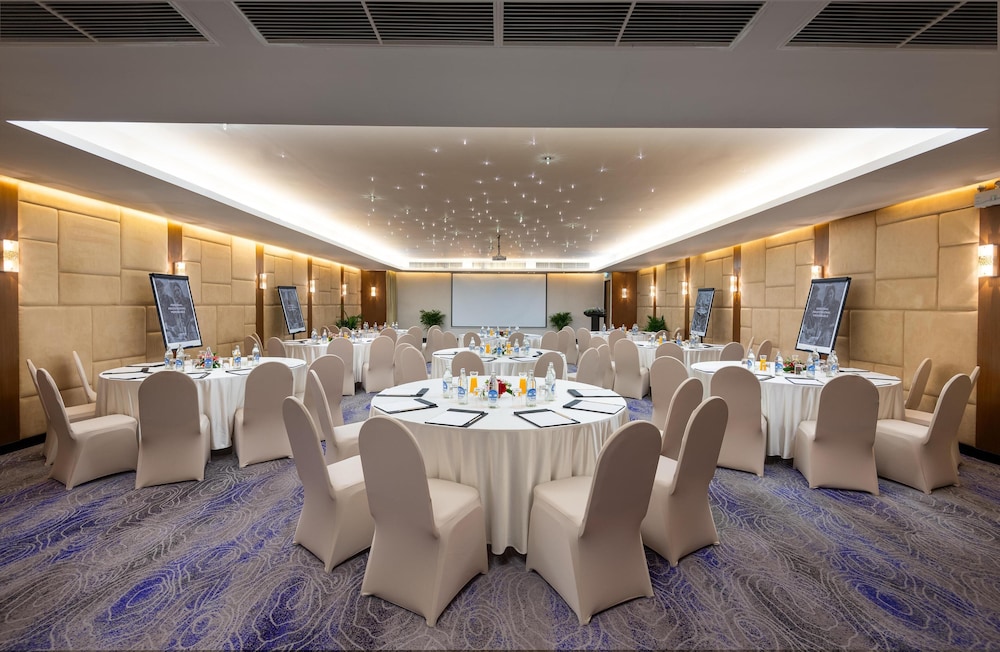 RADISSON SUITES BANGKOK SUKHUMVIT 63/73