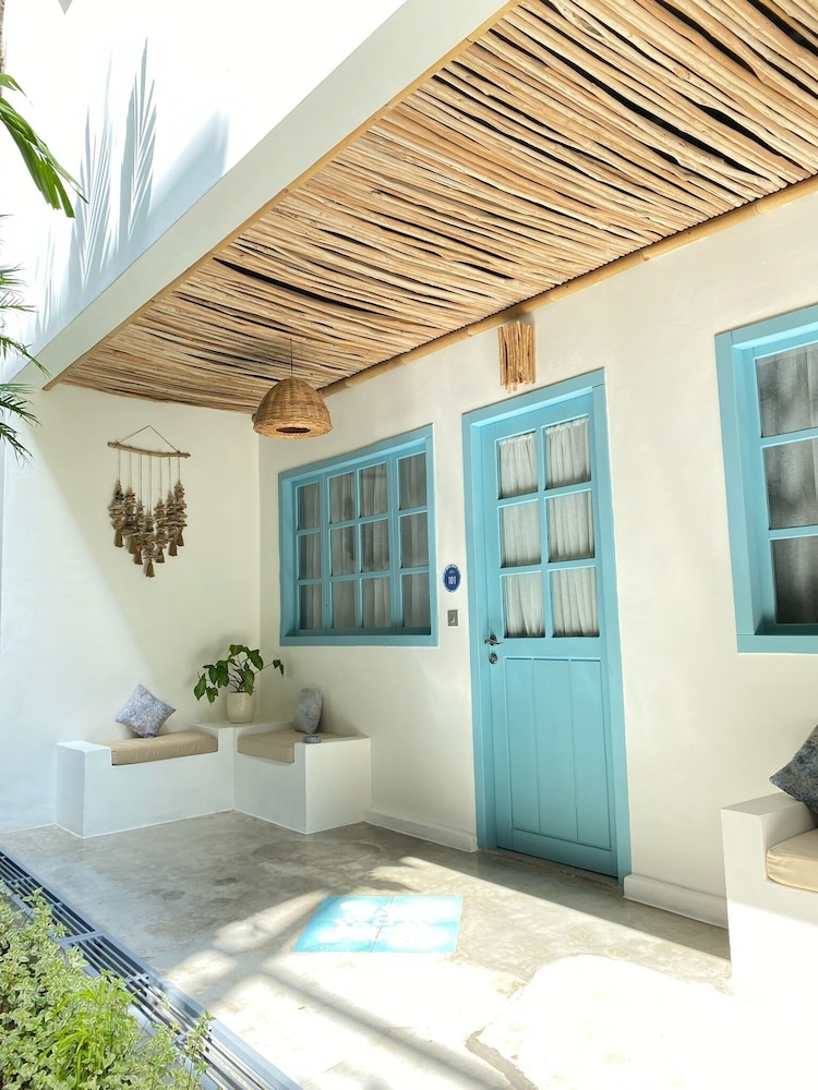 Seaesta Komodo Hostel 24/50
