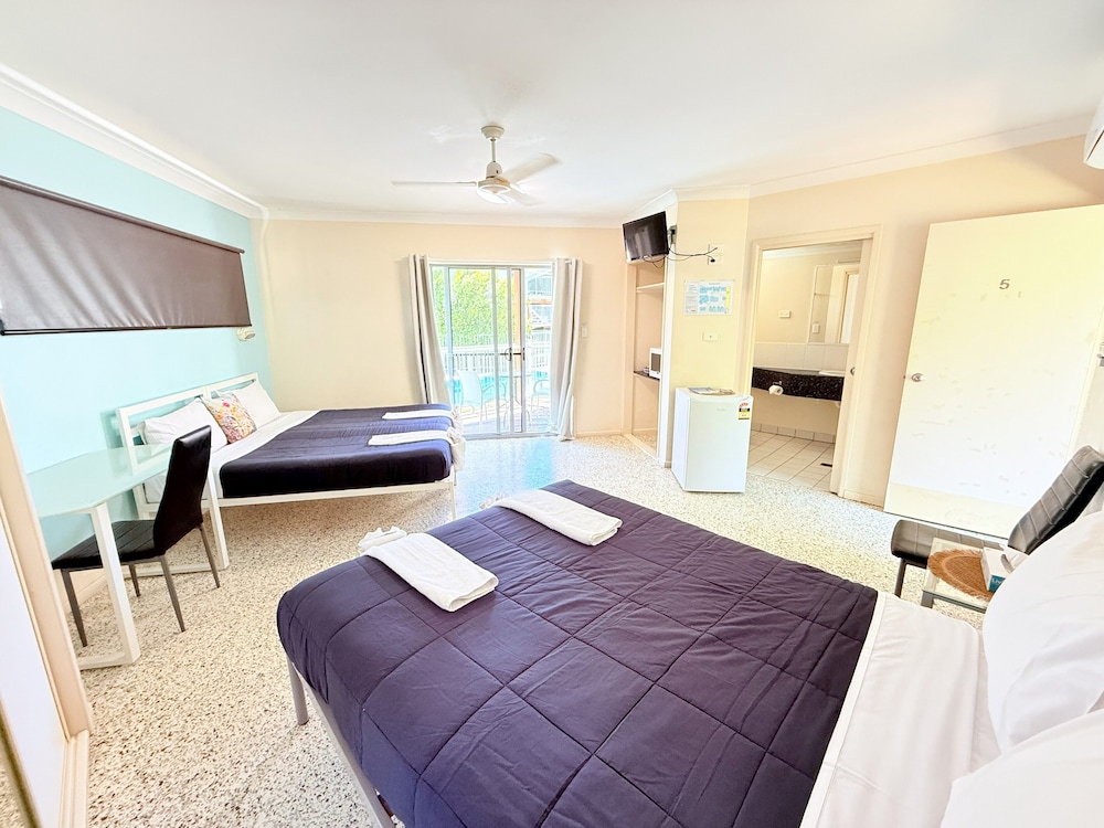 Emu Park Beach Resort 14/63