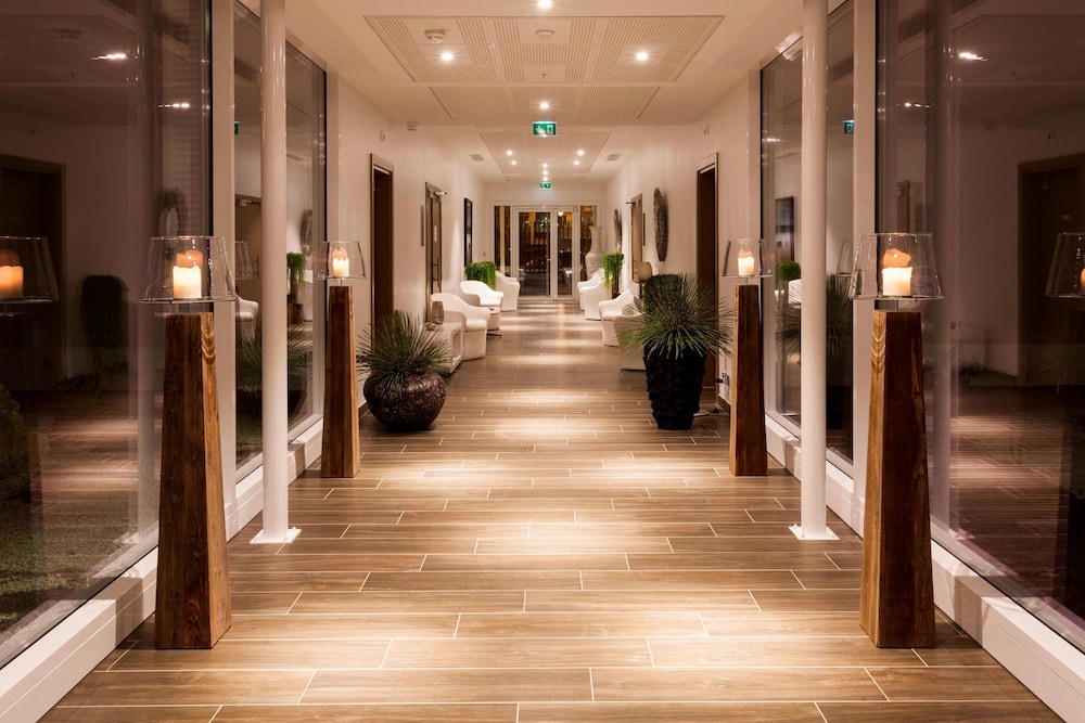 Ac Hotel Paris Le Bourget Airport 25/50