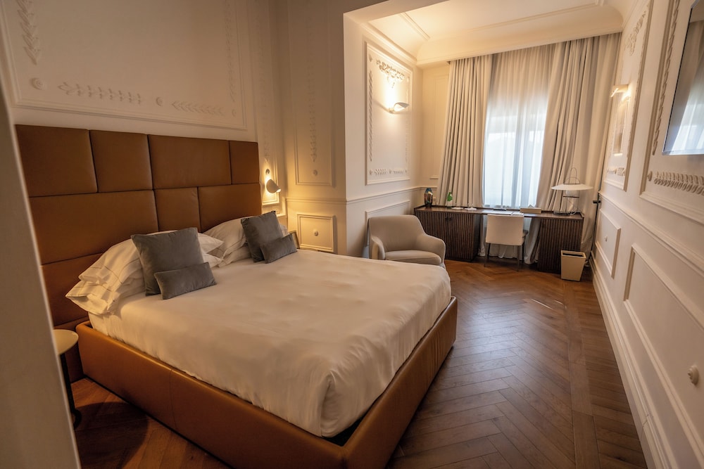 TOWER, SUPERIOR, DOUBLE BED