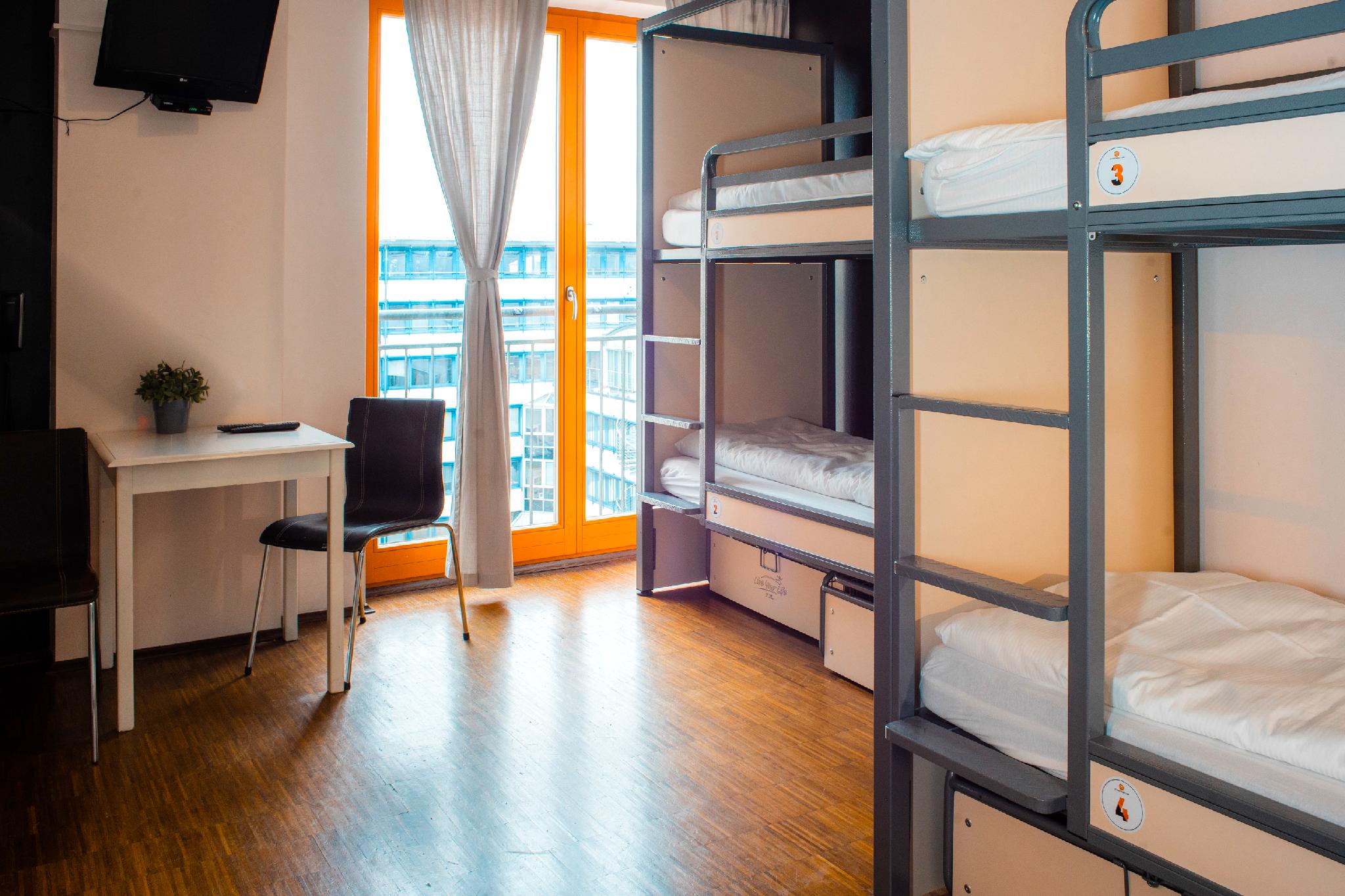 ROOM, QUADRUPLE
