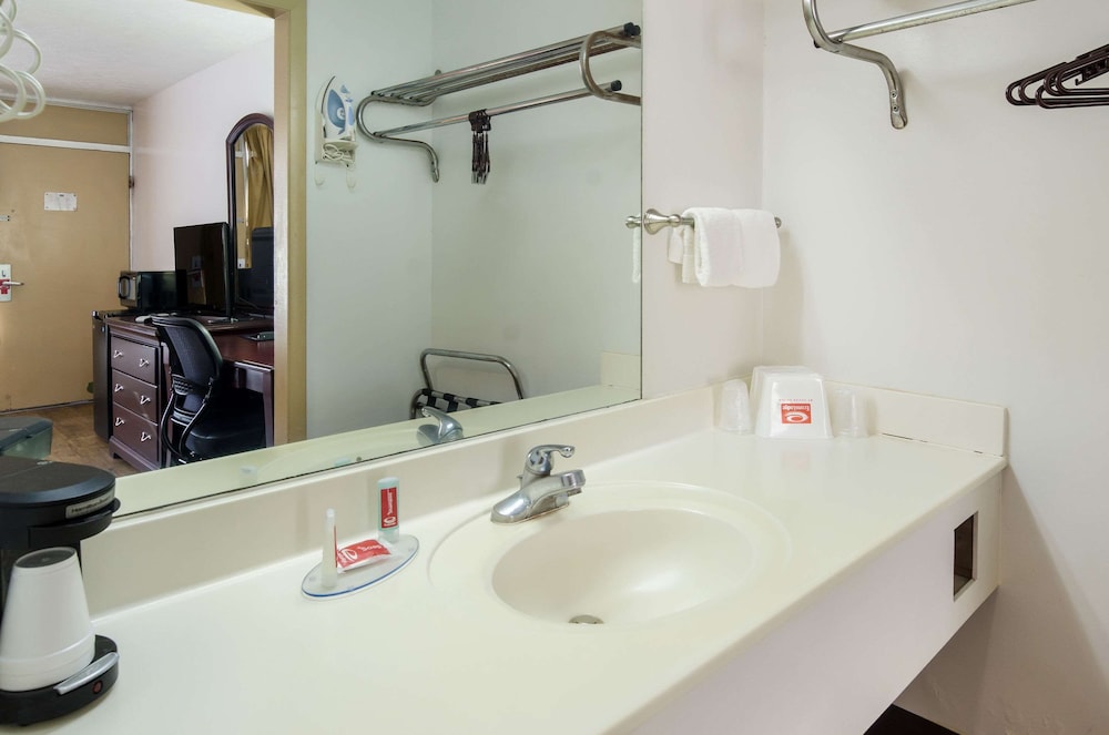 Econo Lodge Marion I-81 21/36