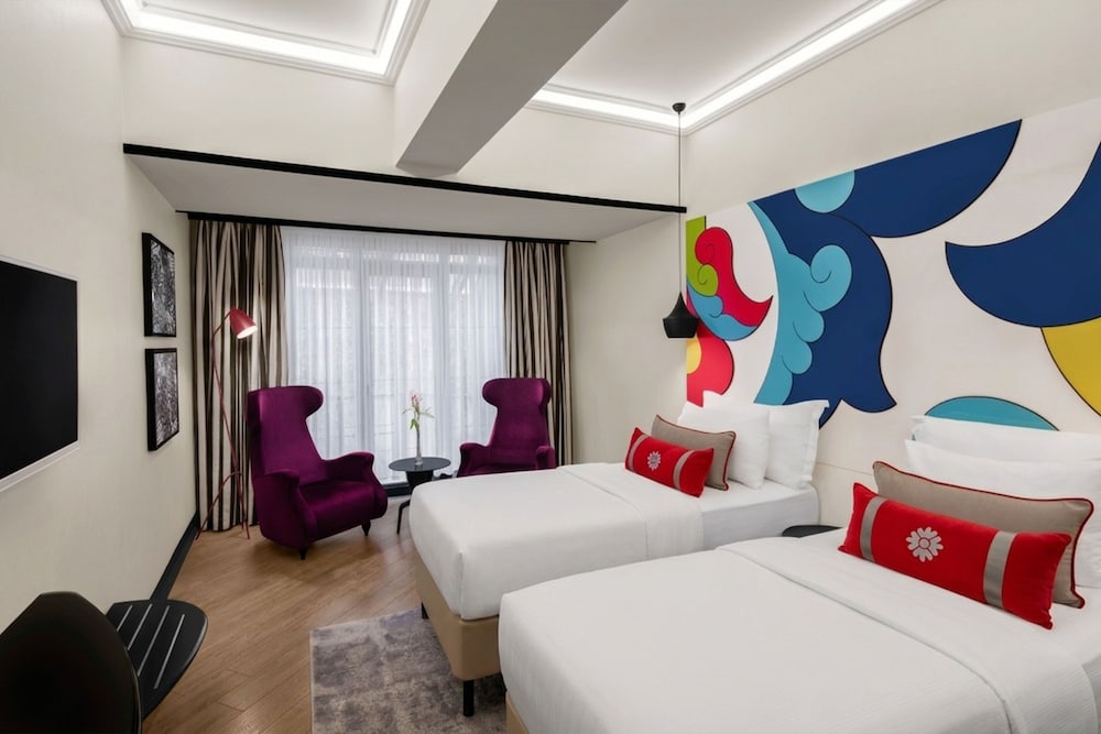 COMFORT, TWIN BEDS