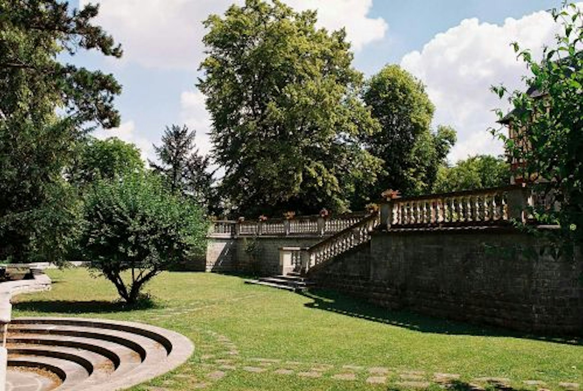 Chateau Jeanne & the Forest - Chateau de Montvillargenne 76/82