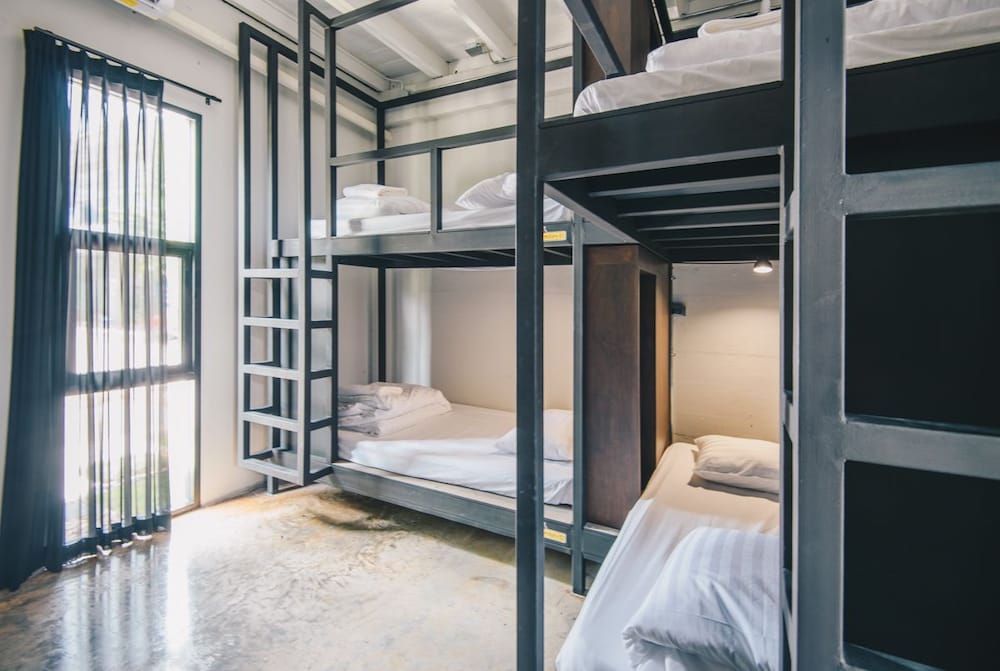 MIXED DORM, 8 BEDS