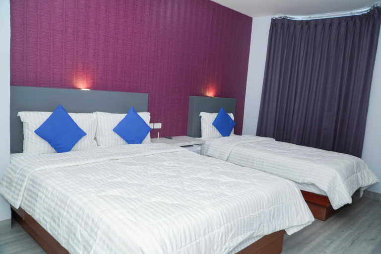 Super, Deluxe, Twin Beds