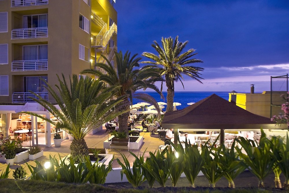Atlantic Holiday Hotel 70/72