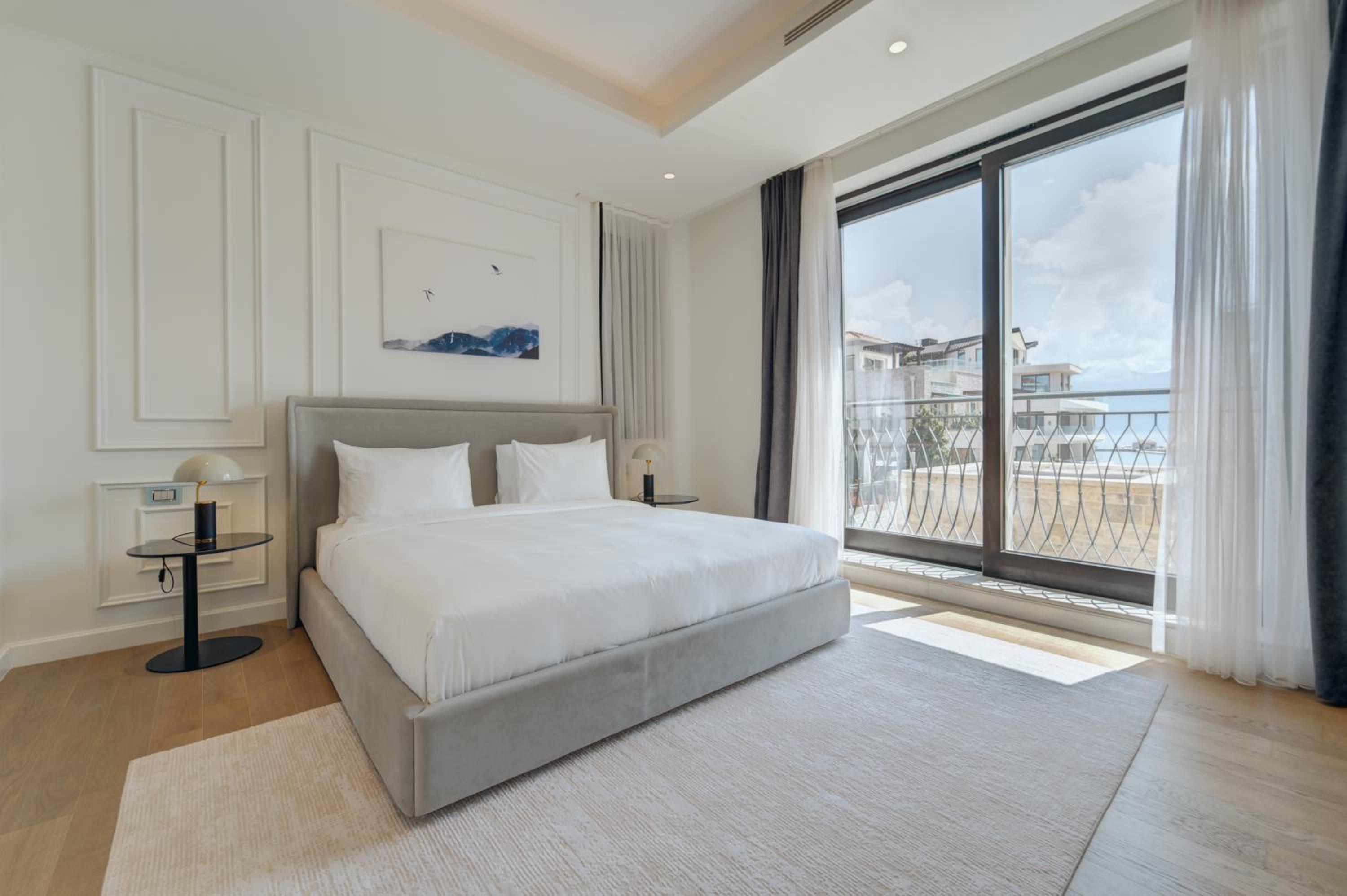 3 Bedrooms, Village, Suite