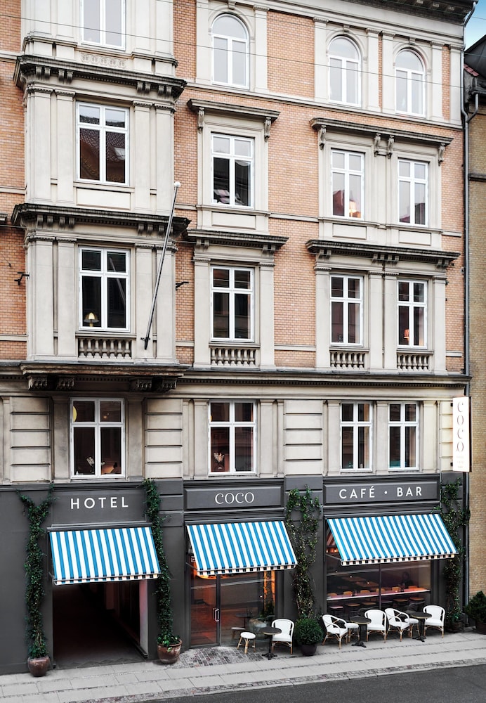 Coco Hotel 4/43
