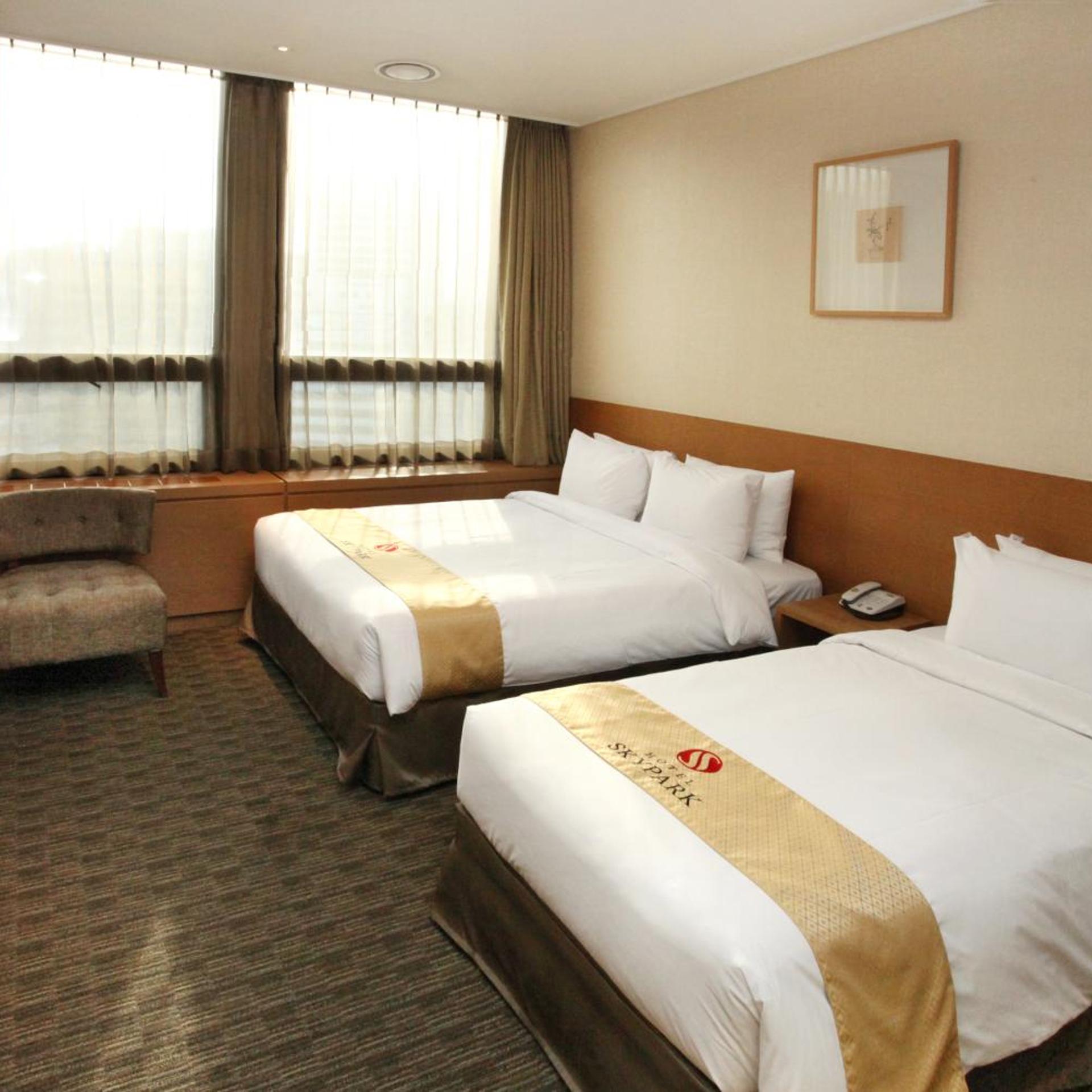 Artist, Deluxe, Single, Twin Beds