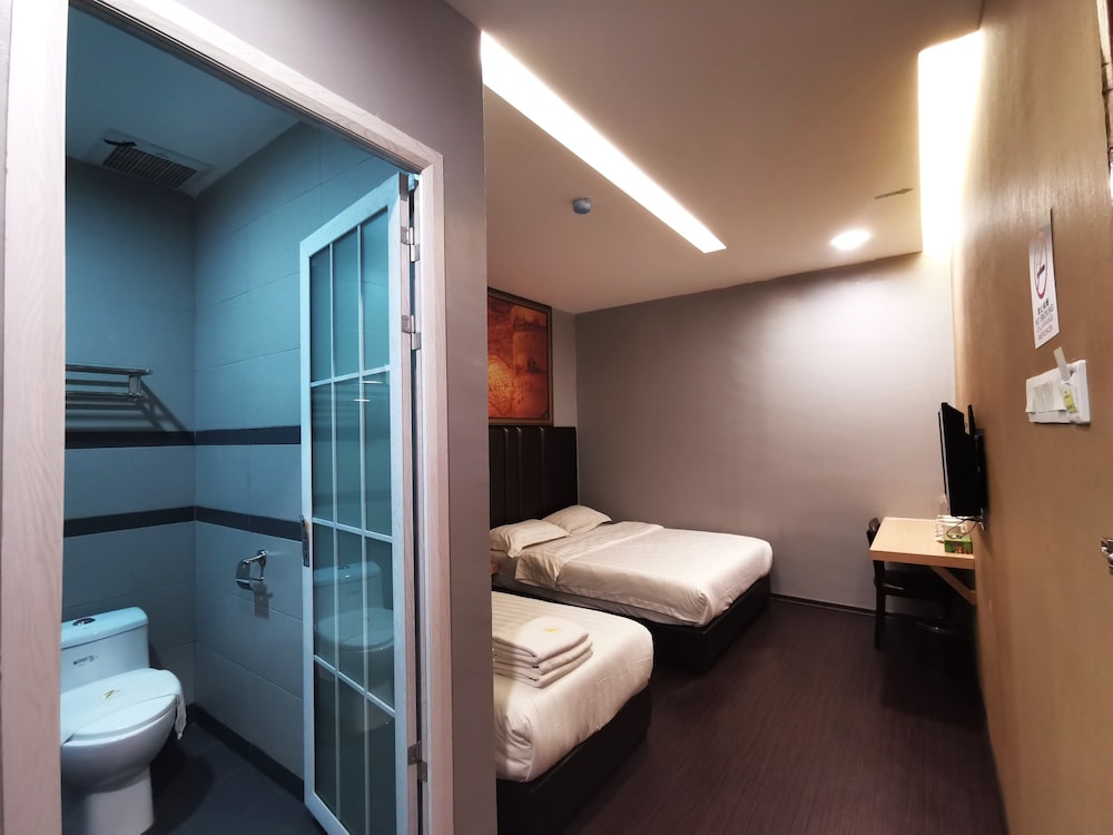 غرفة ثلاثية بسرير كوين وسرير فردي