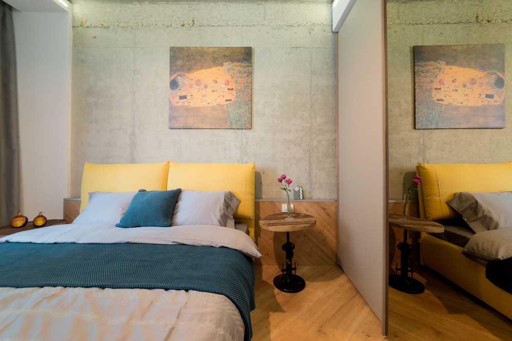 2 BEDROOMS, APARTMENT, BALCONY