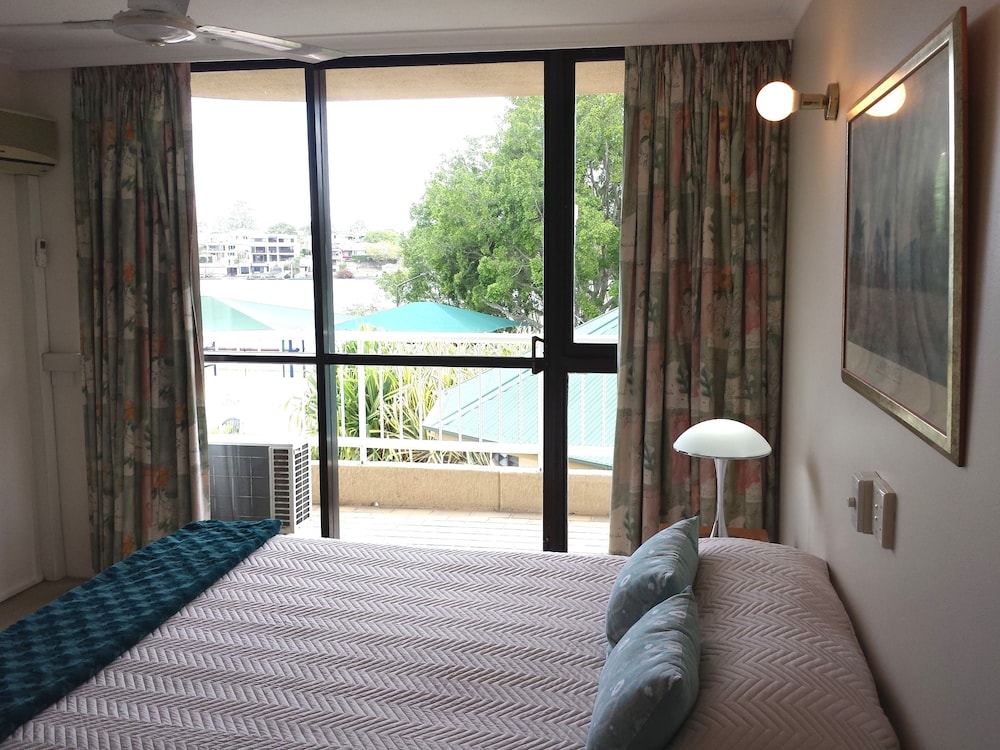 Kirribilli Riverfront Apartments 24/72