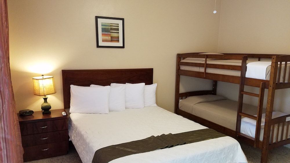 Combate Beach Resort Ex Parador 11/50