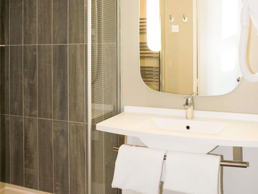 Ibis Lyon Carre De Soie 60/62