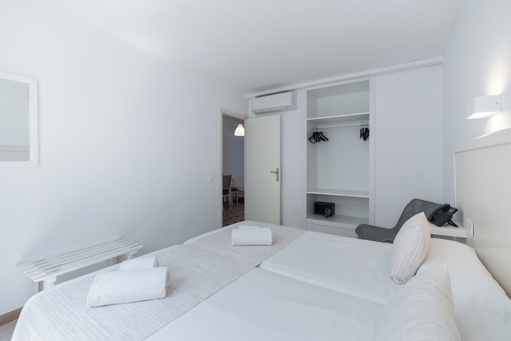 Beach Club Aparthotel 10/40