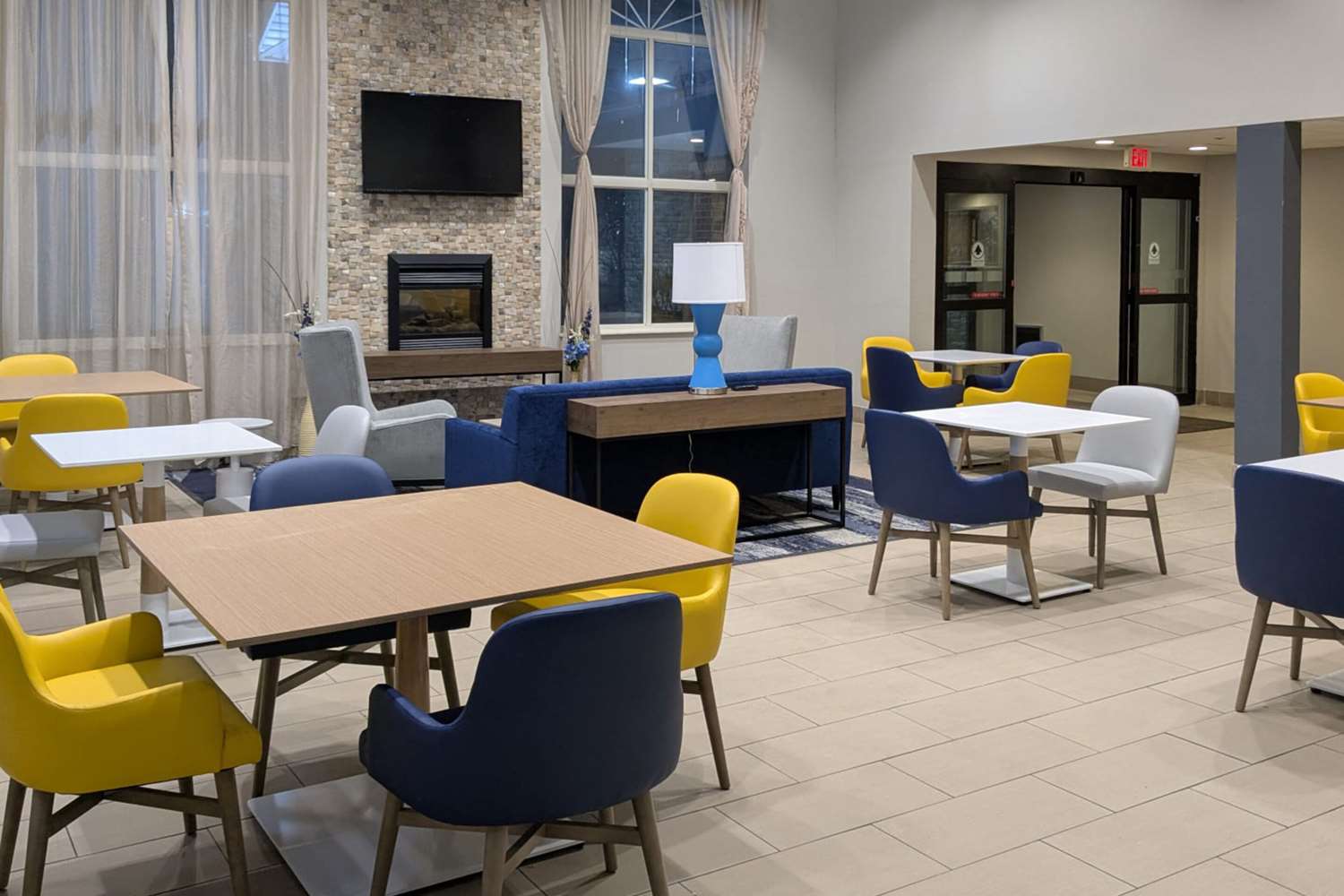 Comfort Inn & Suites Sharonville - Cincinnati North 5/6
