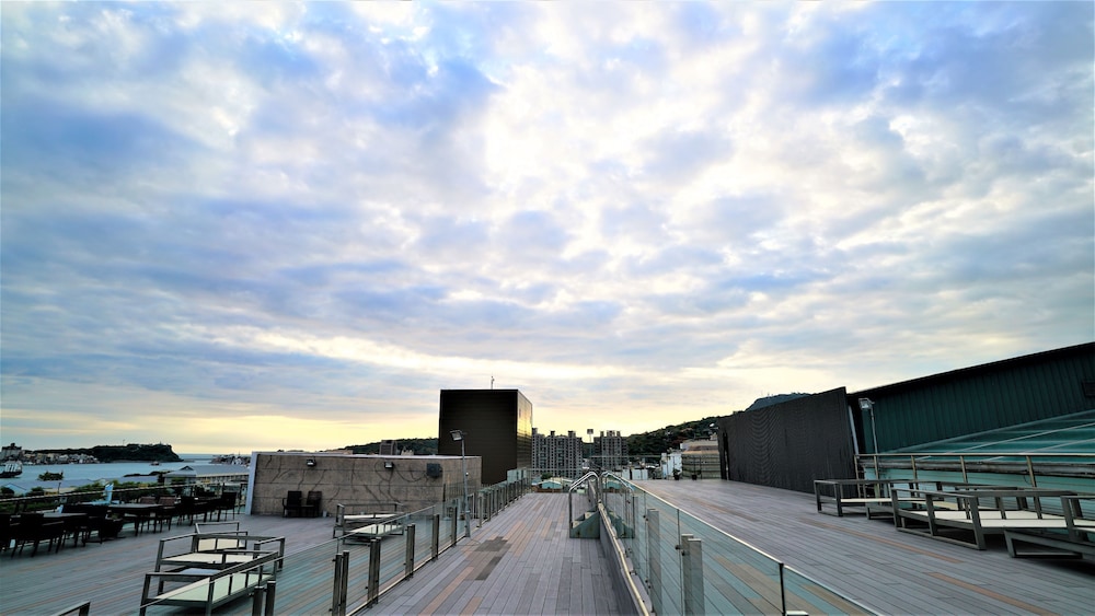 City Suites Kaohsiung Chenai 49/53
