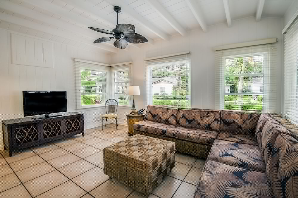 Beachcomber Oceanfront Resort Villas 46/71