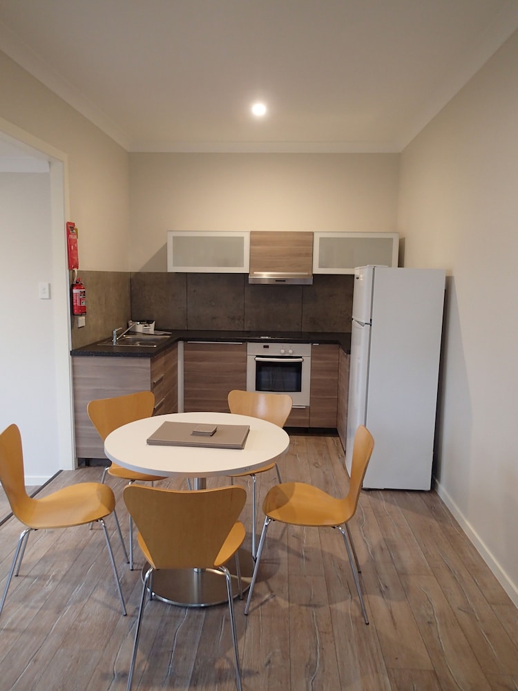 DUNGOWAN HOLIDAY ACCOMODATION 56/75