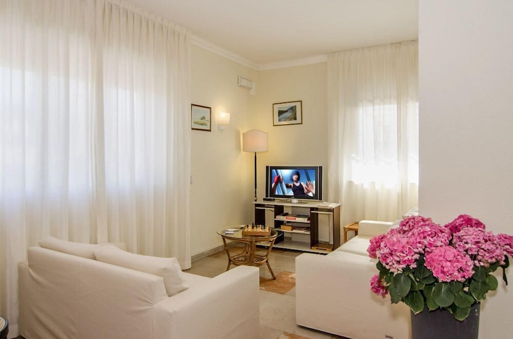 HOTEL LAURIN 24/46